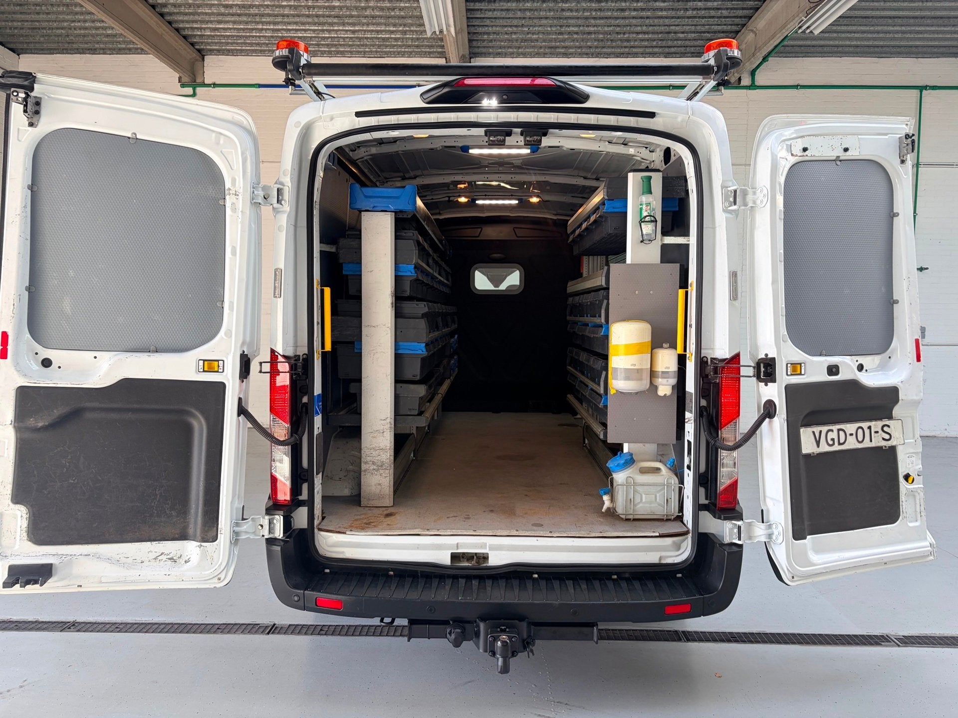 Ford Transit SERVICEWAGEN 2.0 TDCI 130PK euro6 L3H2 Trend MH, Auto's, Dealer onderhouden, 4 cilinders, Met garantie (alle), 2800 kg