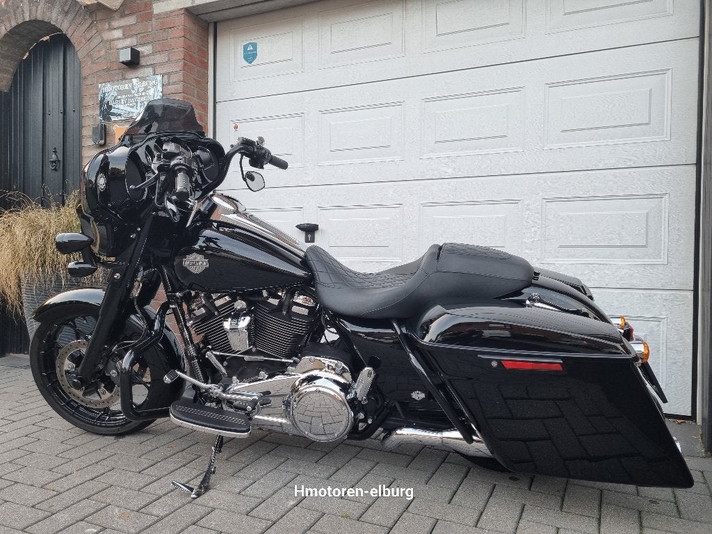 Street Glide 5HD -BJ 25-07-2017 met jekill and Hyde uitlaten, 2 cilinders, Nieuw, Motorrijbewijs A, Bedrijf