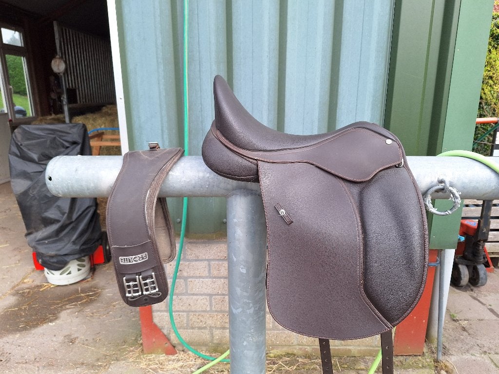 Wintec dressuurzadel hart 500 bruin 18 inch, Dieren en Toebehoren, Paarden en Pony's | Zadels, Ophalen, Zo goed als nieuw, Dressuur