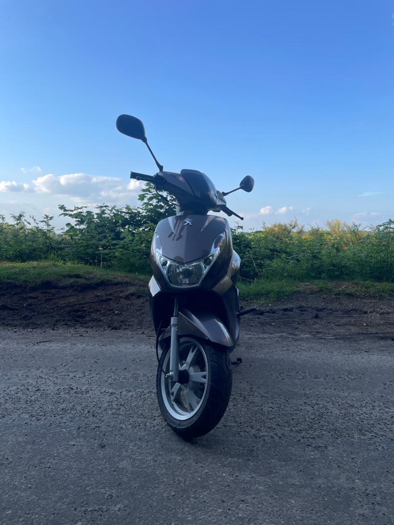 Peugeot kisbee scooter, Fietsen en Brommers, Ophalen, Zo goed als nieuw, Overige typen, Peugeot