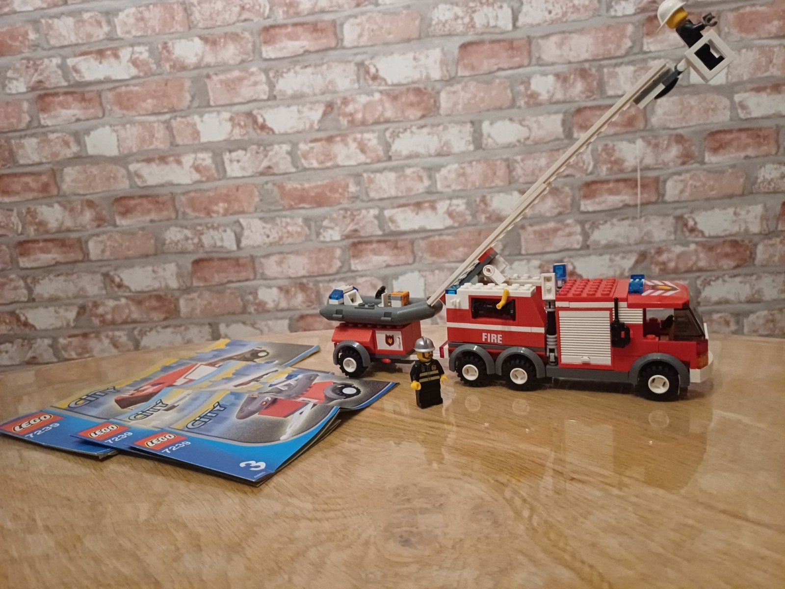 Lego City Brandweerwagen met boot - Set 7239, Lego, Ophalen of Verzenden, Inclusief instructies, Complete set