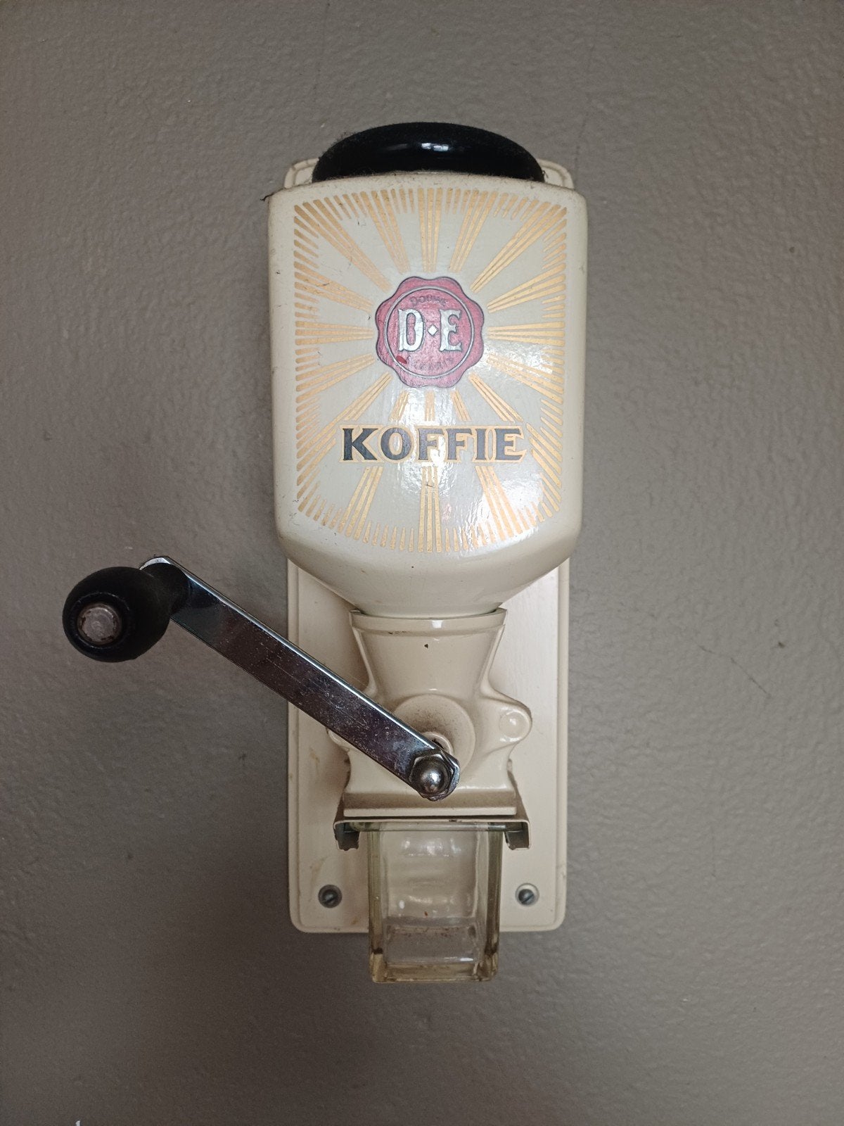 Vintage Douwe Egberts wandkoffiemolen, Ophalen