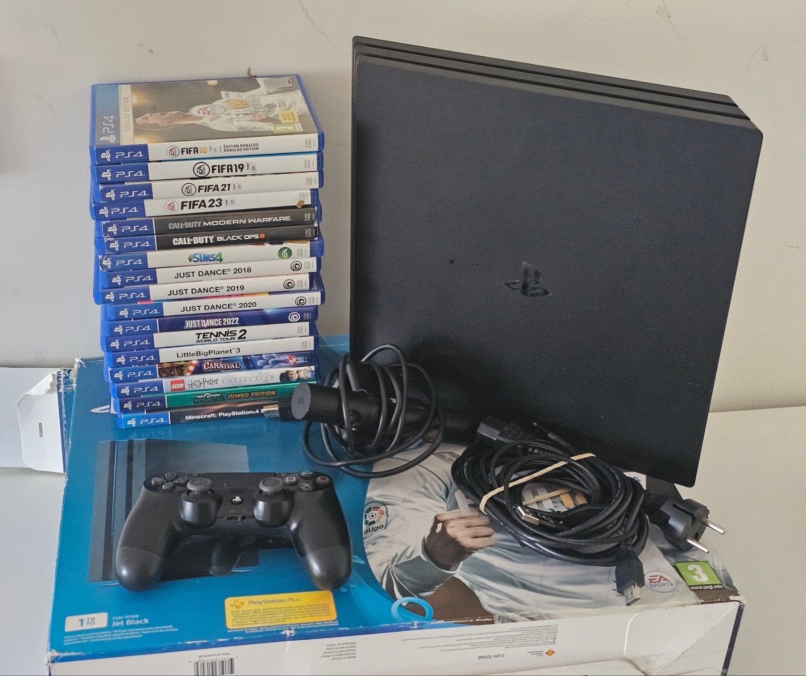 Playstation 4 Pro met controller, camera en 17 games, Ophalen of Verzenden, 1 TB, Met 1 controller, Pro