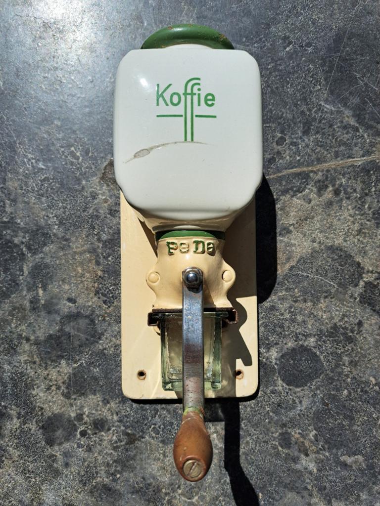 Vintage koffiemolen PeDe, Ophalen