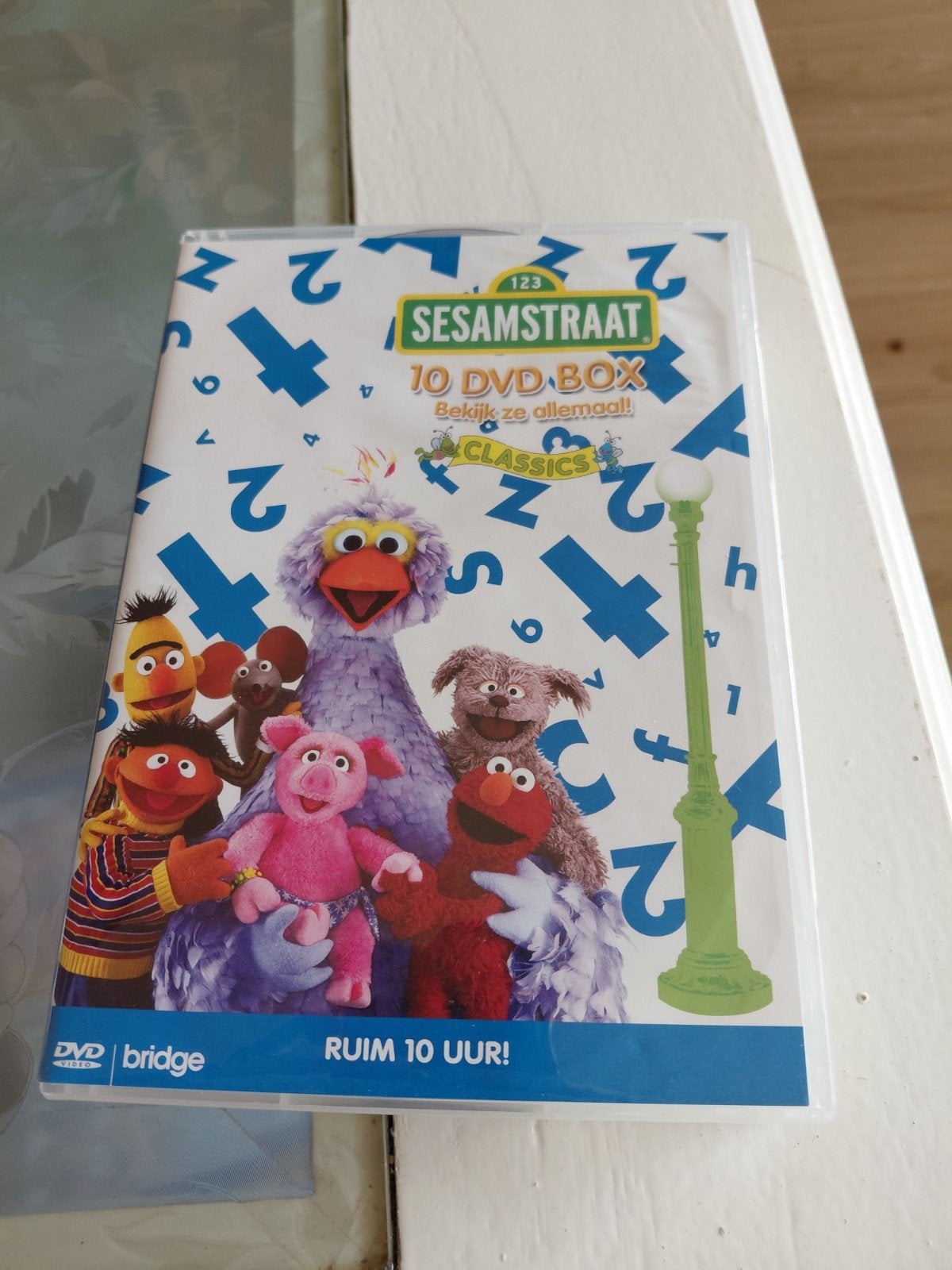 Sesamstraat 10 dvd Box. Ruim 10 uur., Poppen, Tv-serie, Ophalen of Verzenden, Zo goed als nieuw