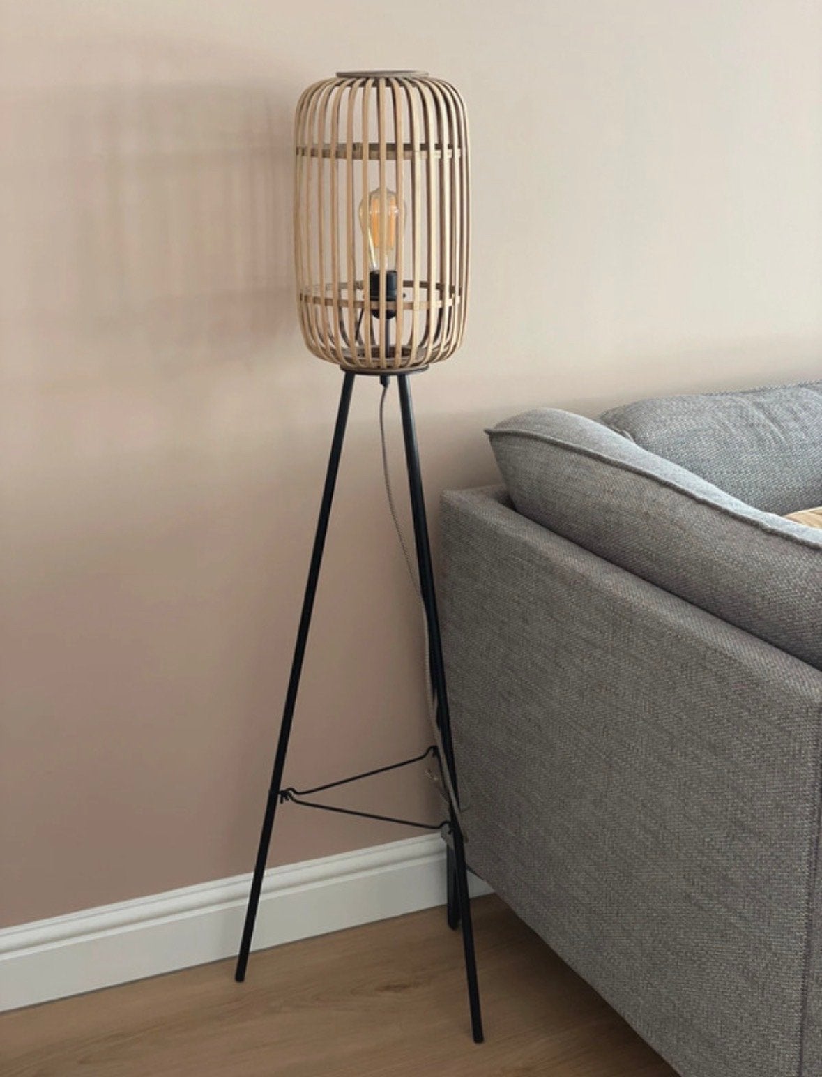 Stijlvolle bamboe vloerlamp met driepoot onderstel, Zo goed als nieuw, 150 tot 200 cm, Hout, E27 (groot)