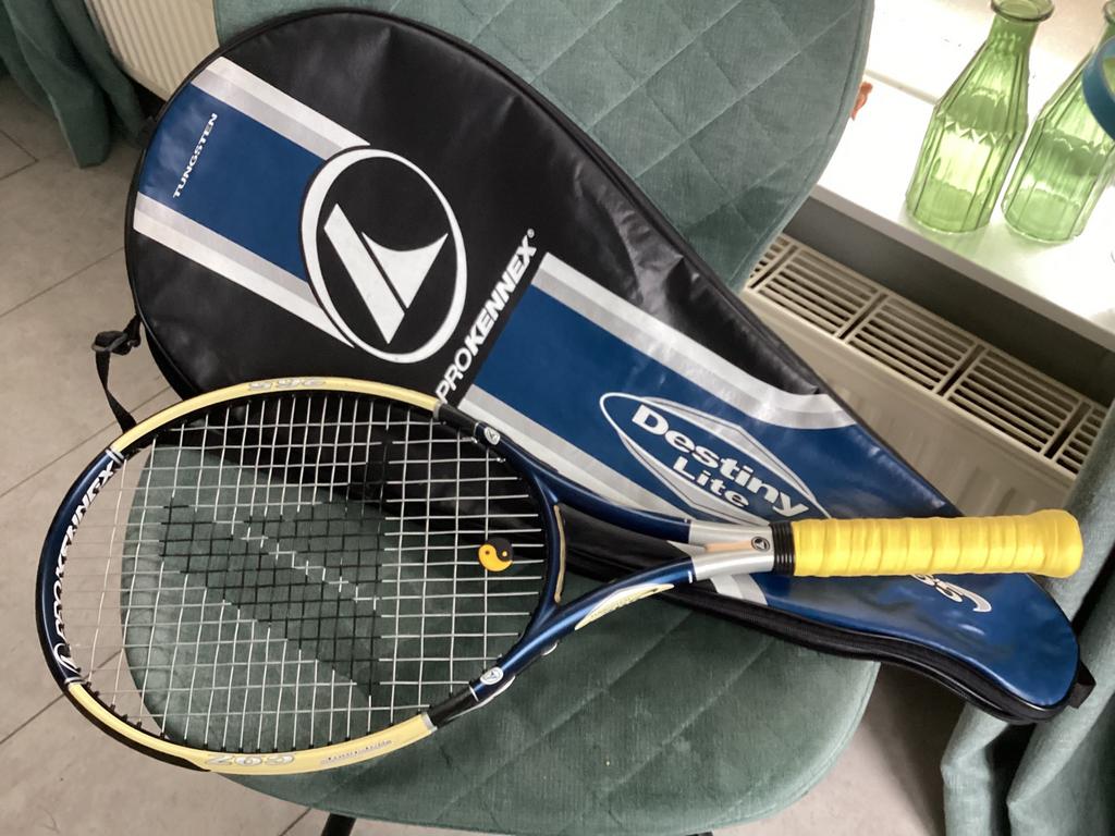 Mooi Pro Kennex 265 Destiny Life tennisracket + tas., Sport en Fitness, Tennis, Zo goed als nieuw, Racket, Ophalen, L2