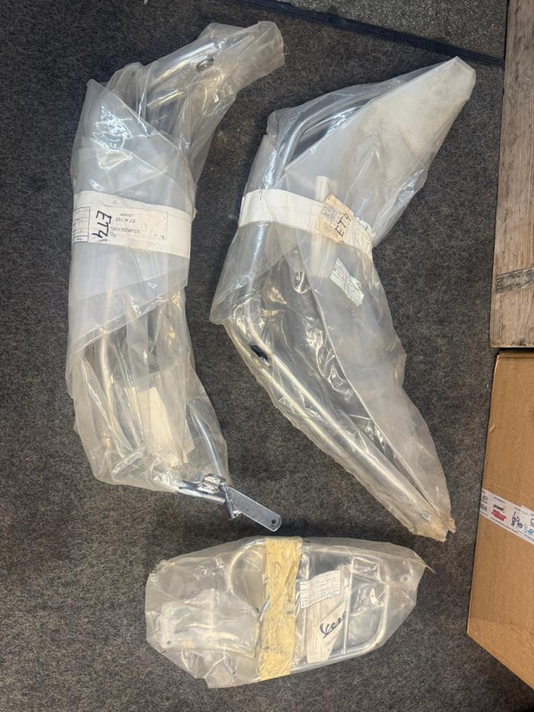 Vespa ET 2/4 -Nieuwe Beugelset| NOS| New Old Stock., Fietsen en Brommers, Scooters | Vespa, Ophalen, Nieuw, Benzine, Overige modellen