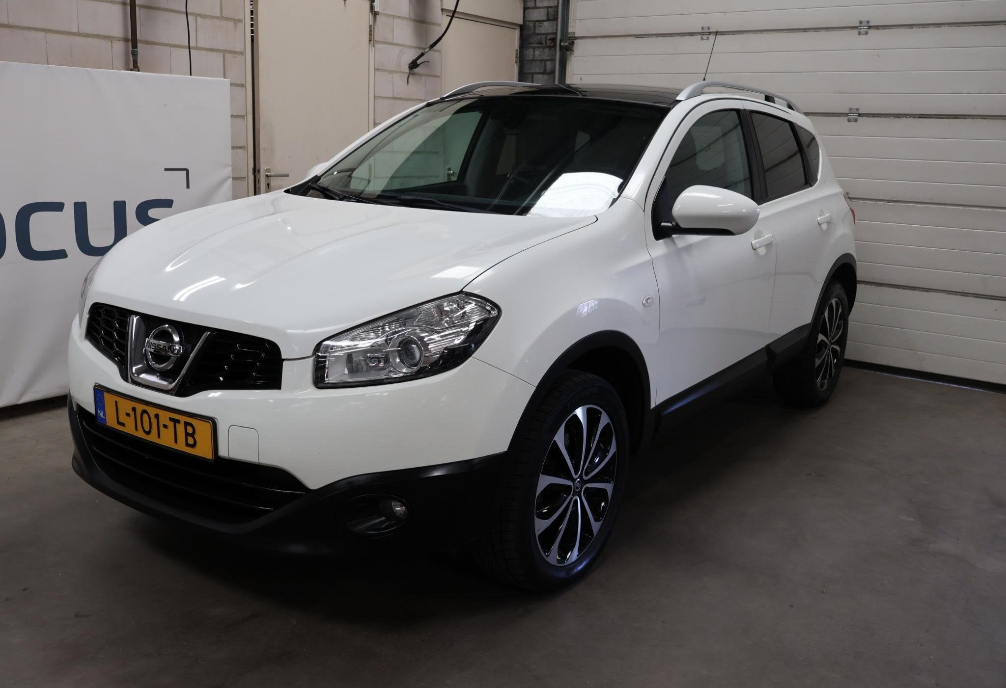 Nissan Qashqai 1.6 Connect Edition Navi Trekhaak Camera Pano, Voorwielaandrijving, Stof, Gebruikt, 1225 kg