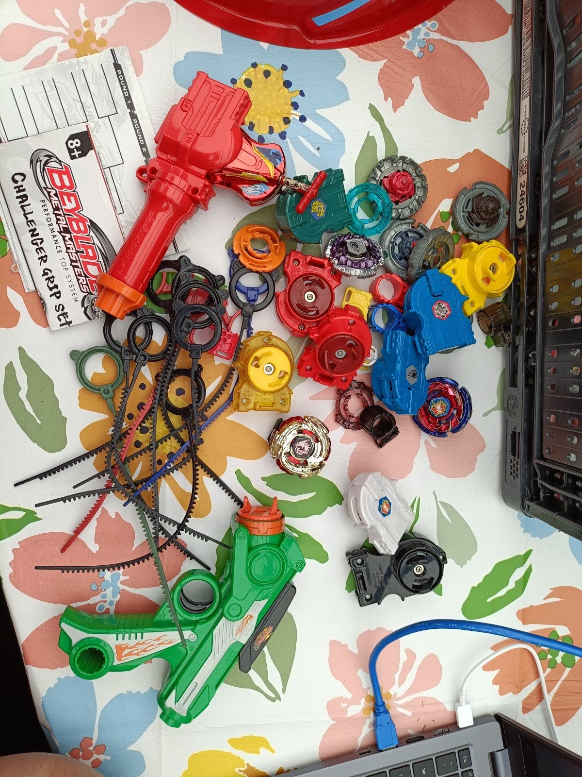 Grote Beyblade set met stadion en veel Beyblades, Kinderen en Baby's, Speelgoed | Overig, Ophalen of Verzenden, Gebruikt, Jongen of Meisje