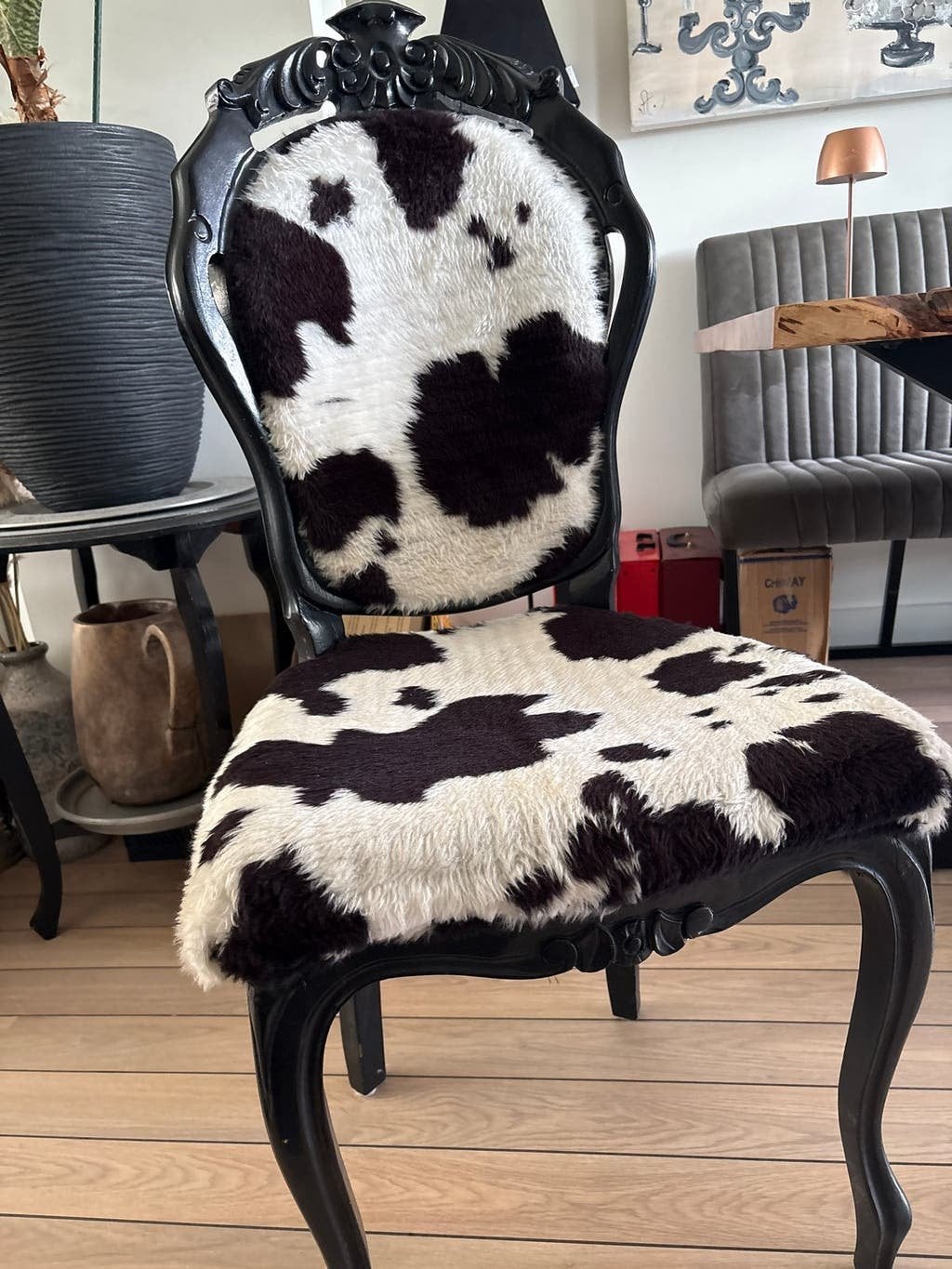 Barok stoel met koeienprint bekleding, Ophalen