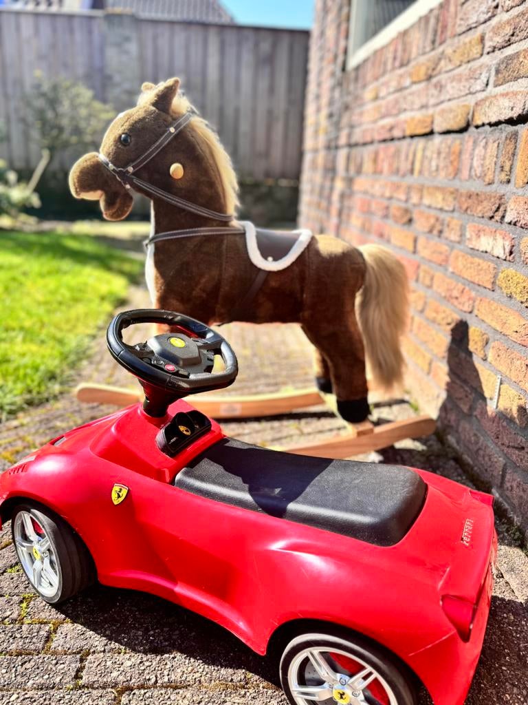 Hobbelpaard en Ferrari loopauto, Ophalen