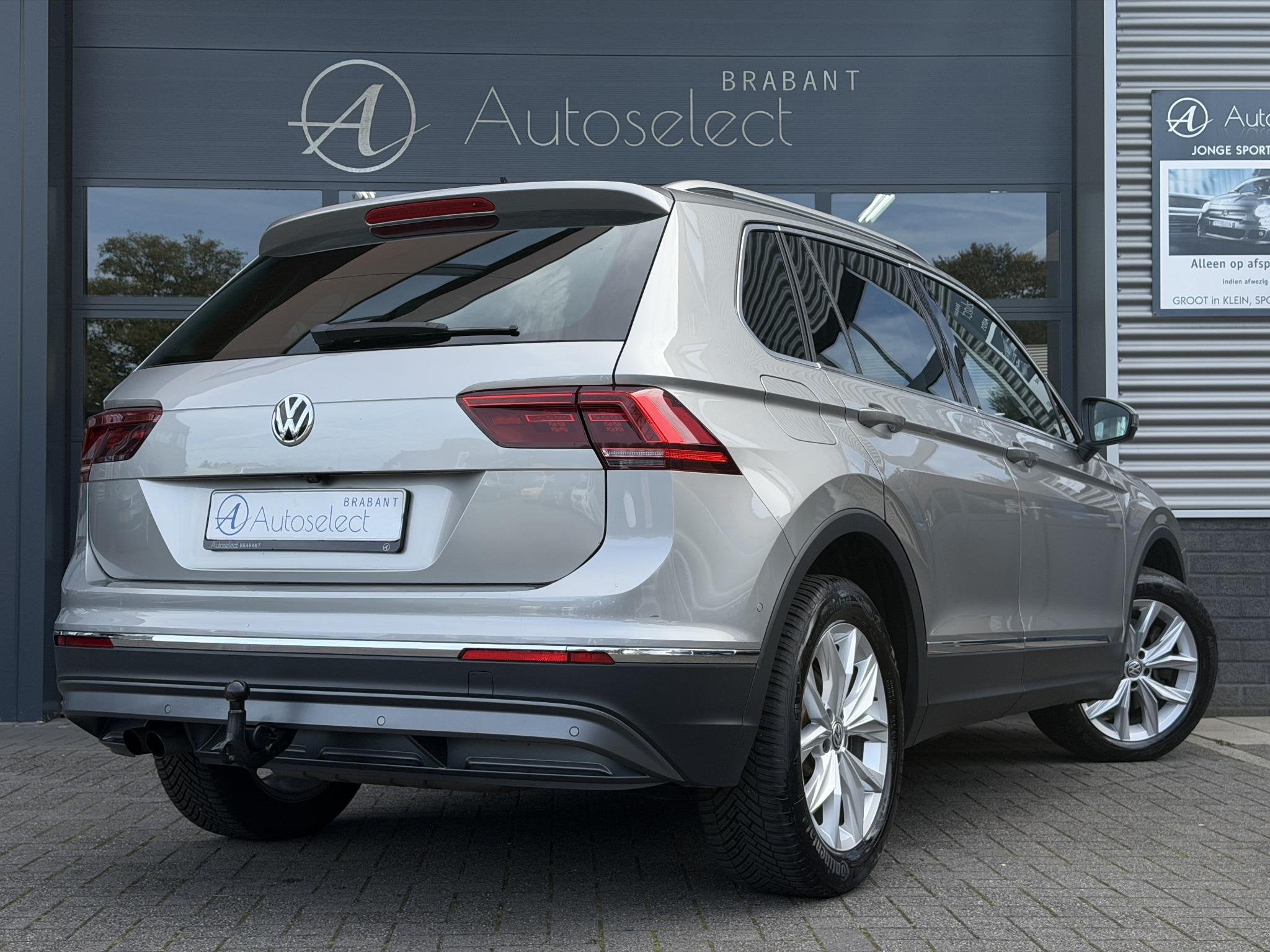 Volkswagen Tiguan 2.0 TSI 4Motion Highline Navi | Trekhaak |, Auto's, Automaat, Stof, Gebruikt, 4 cilinders