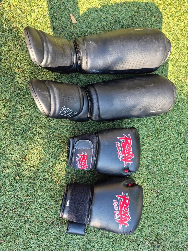 Kickboks set kind: Ronin handschoenen en scheenbeschermers, Ophalen, Gebruikt, Overige