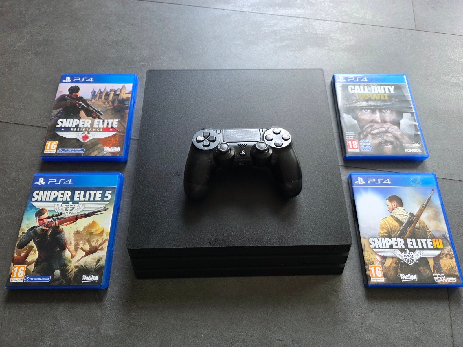 PS4 Pro met controller en 4 games, Spelcomputers en Games, Spelcomputers | Sony PlayStation 4, Met games, Ophalen of Verzenden
