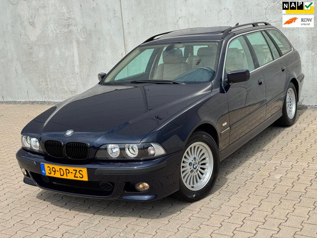 BMW 5-serie Touring 528i Executive Aut. Schuifdak Trekhaak O, Auto's, BMW, Achterwielaandrijving, Gebruikt, Beige, 2000 kg