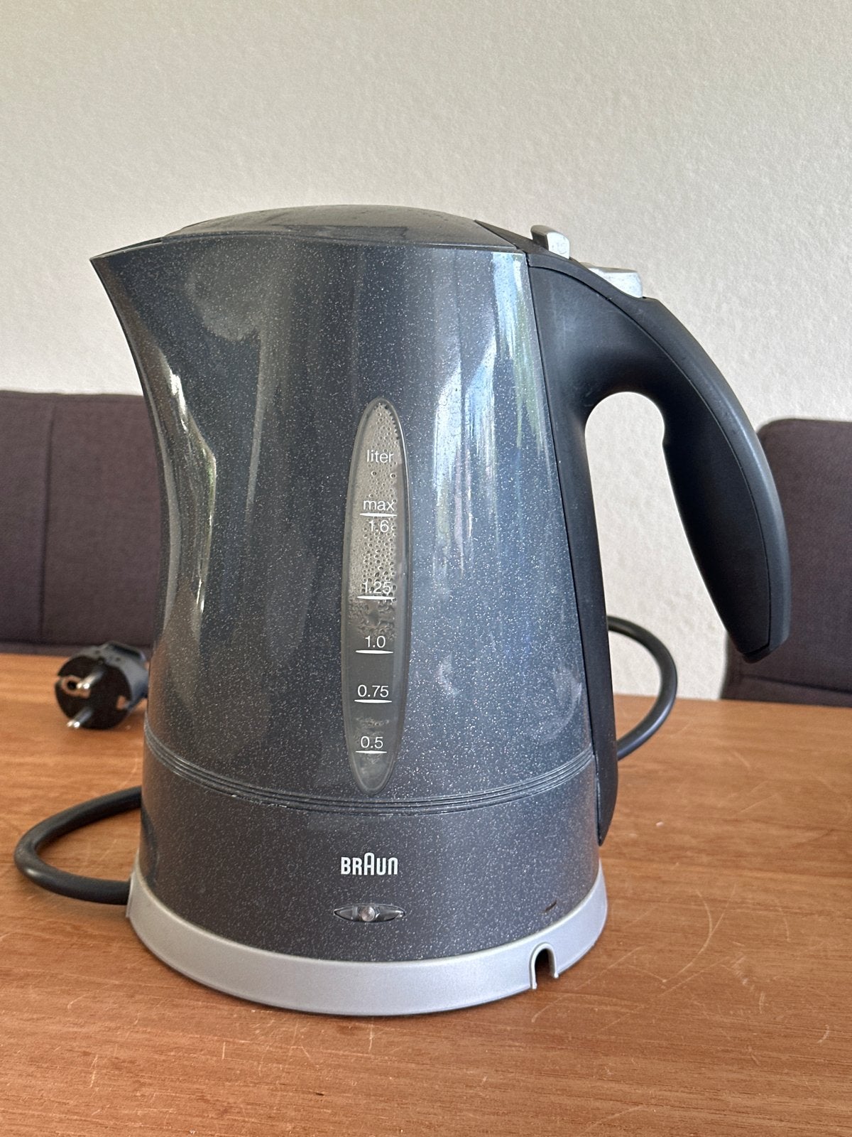 Braun waterkoker 1,6 liter, 1 tot 2 liter, Ophalen of Verzenden, Gebruikt, Draadloos