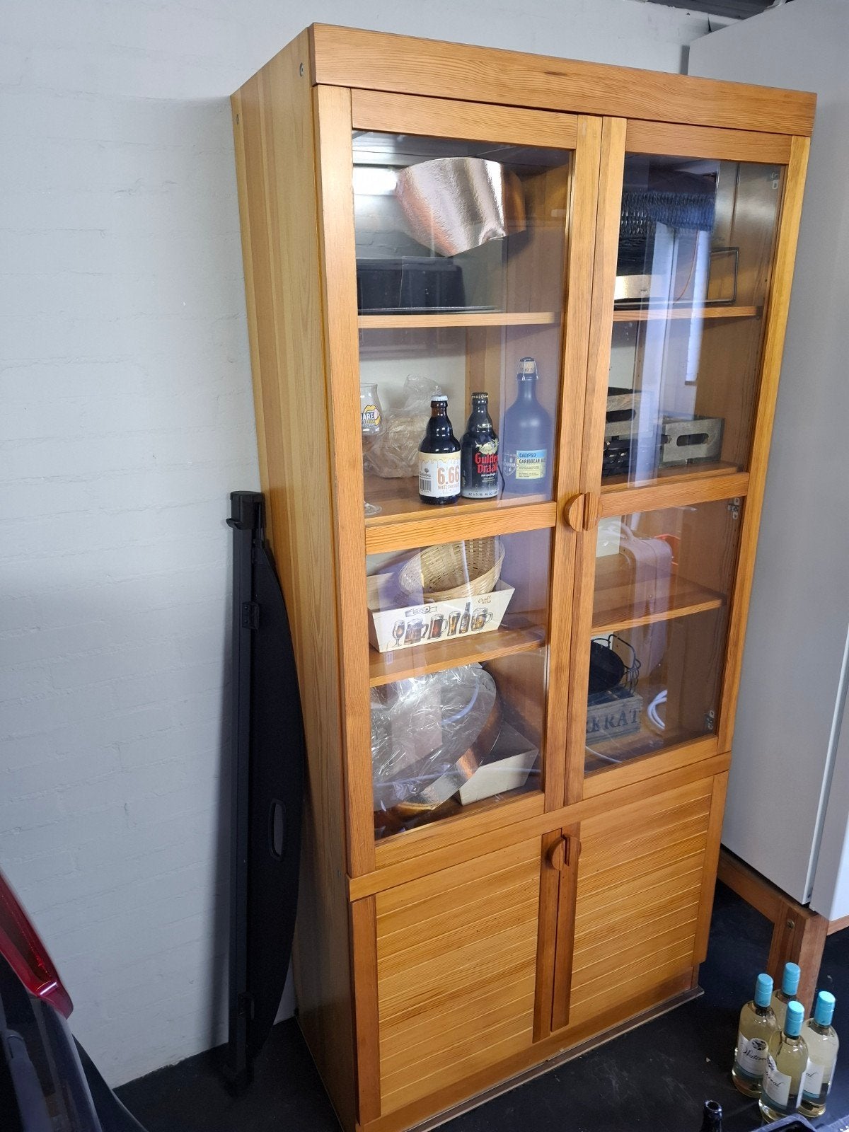 Houten vitrinekast., Huis en Inrichting, Kasten | Buffetkasten, Ophalen, Glas, 50 tot 100 cm, Modern
