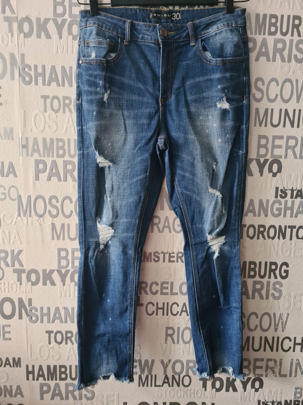 Stoere jeans met gaten en gerafelde pijpen - Maat W30, Kleding | Dames, Spijkerbroeken en Jeans, Blauw, Onbekend, Ophalen of Verzenden