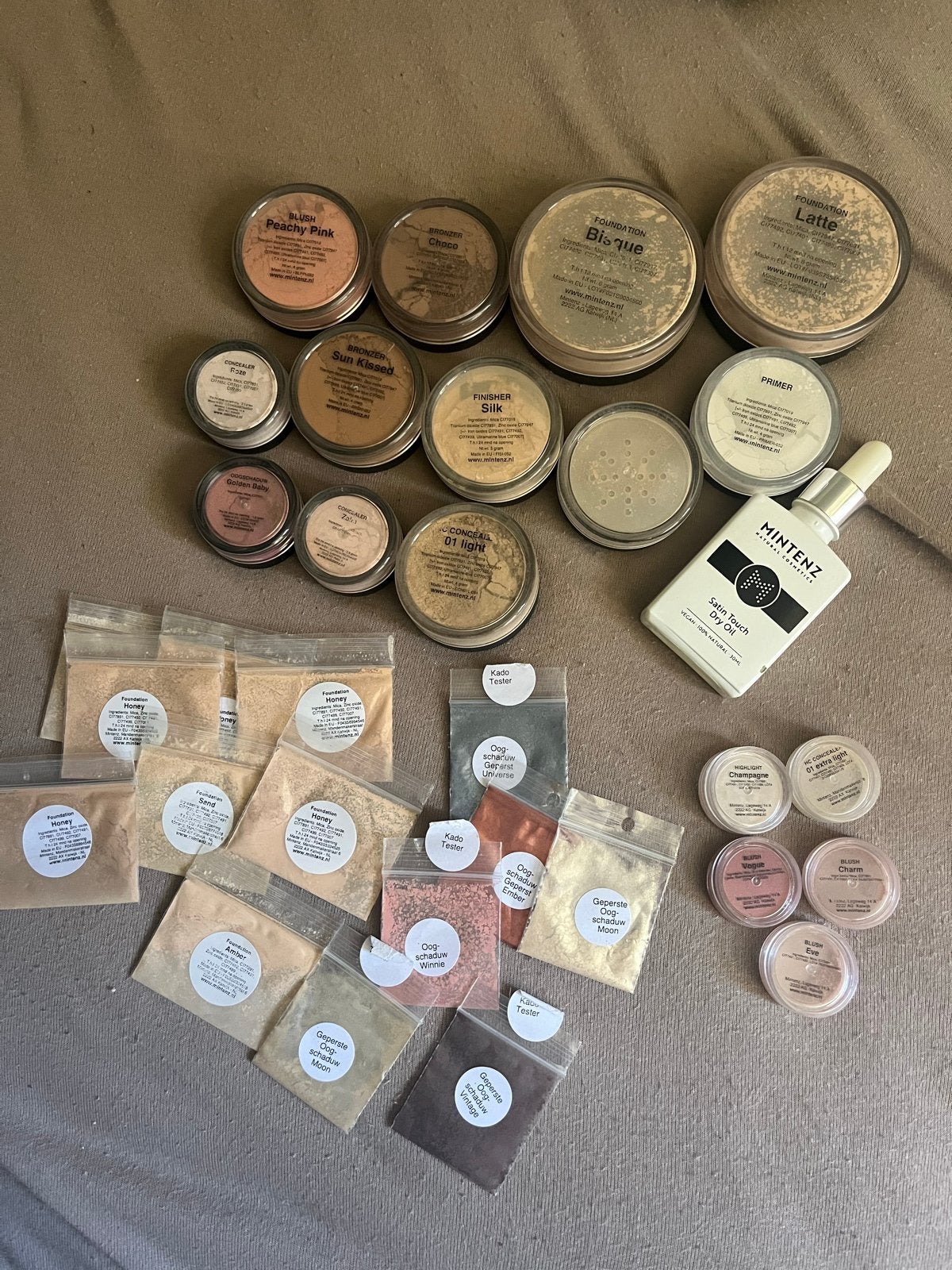 Grote partij Mintenz minerale make-up, zo goed als nieuw, Sieraden, Tassen en Uiterlijk, Uiterlijk | Cosmetica en Make-up, Overige kleuren