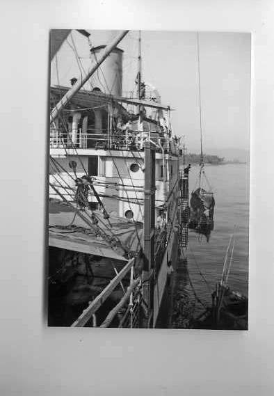scheepvaart-foto-NED INDIE-KPM-laden/lossen, Ophalen of Verzenden, Zo goed als nieuw, Motorboot, Boek of Tijdschrift