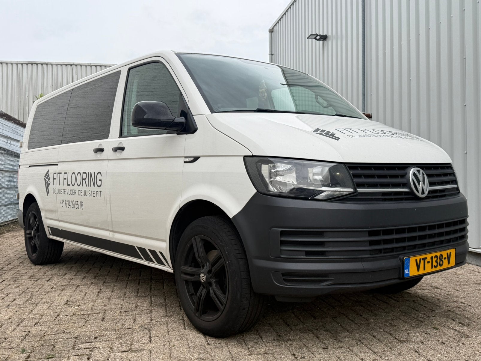 Volkswagen Transporter CDC 2.0 TDI L2h1, Voorwielaandrijving, Zwart, 4 cilinders, Volkswagen