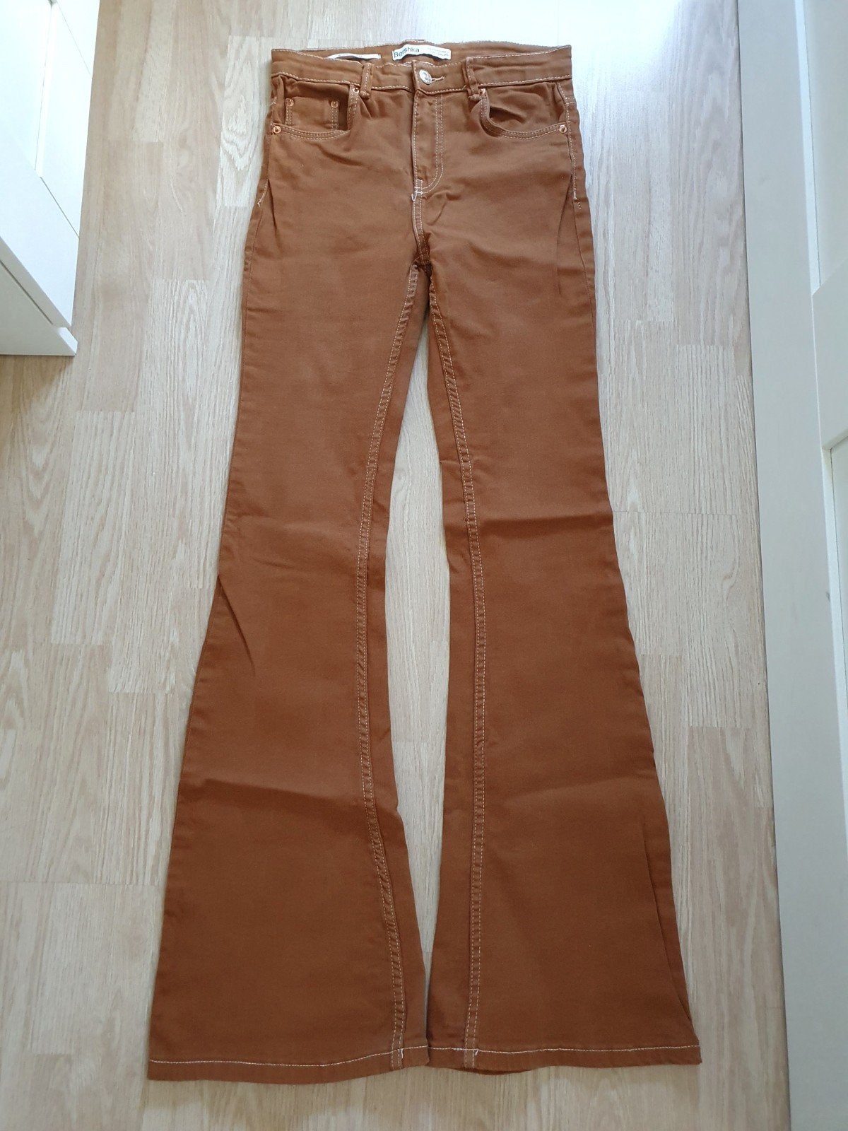 Jeans Bershka HR flared mt 34, Overige kleuren, Verzenden, Bershka, Zo goed als nieuw