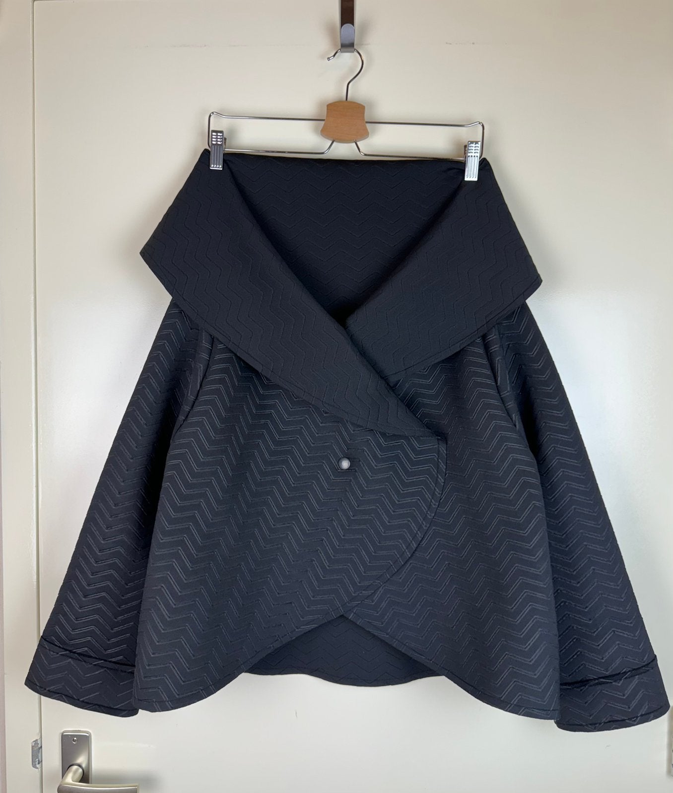 CORA KEMPERMAN Neoprene Gothic Jacket Car Coat XL Geometric, Verzenden, Zo goed als nieuw, Maat 46/48 (XL) of groter, Zwart