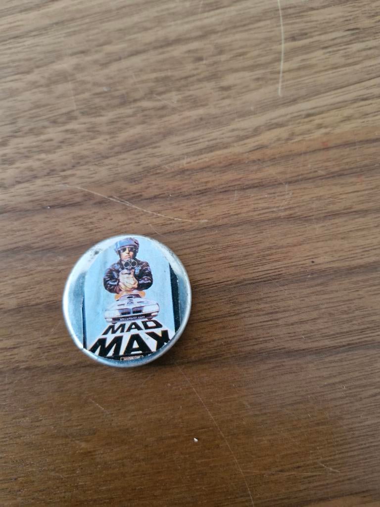 319 Mad Max button, Ophalen of Verzenden