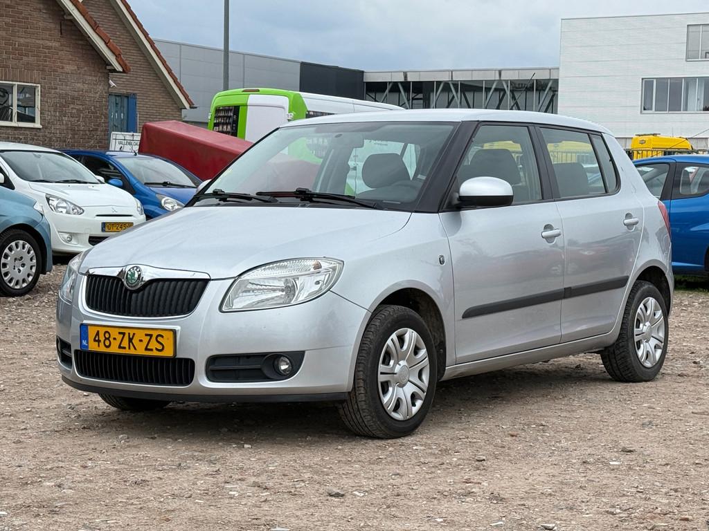 Skoda Fabia 1.4-16V Ambiente/ GLOED NIEUWE APK, Voorwielaandrijving, 4 cilinders, Origineel Nederlands, Bedrijf