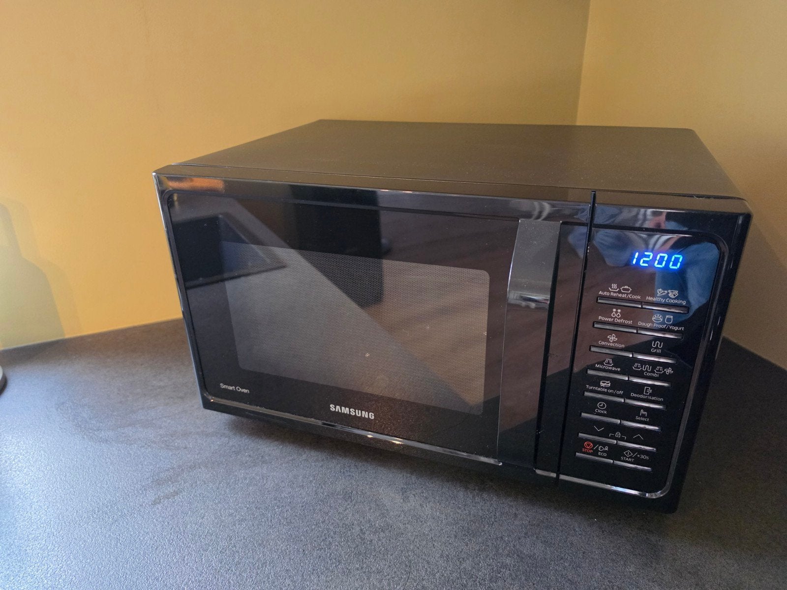 Samsung Combimagnetron met grill en hetelucht functies, Ophalen, Combimagnetron, Zo goed als nieuw, Draaiplateau