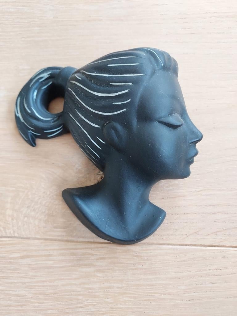 Vintage wandmasker vrouwelijk gezicht zwart keramiek Kroon, Ophalen of Verzenden