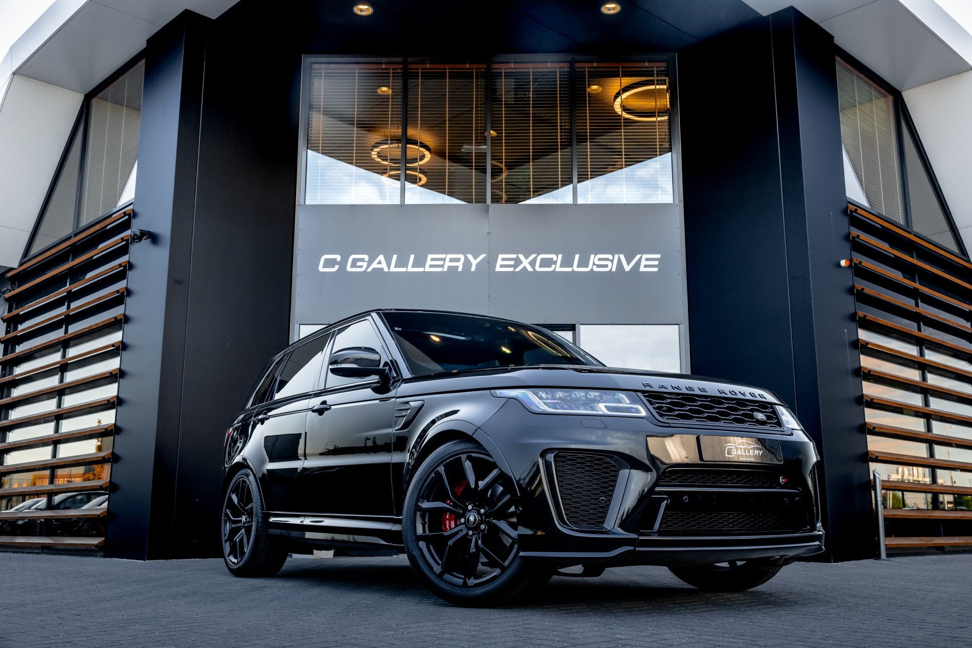 Land Rover Range Rover Sport 5.0 V8 SC SVR - Panorama | Carb, Automaat, 3000 kg, Zwart, Vierwielaandrijving