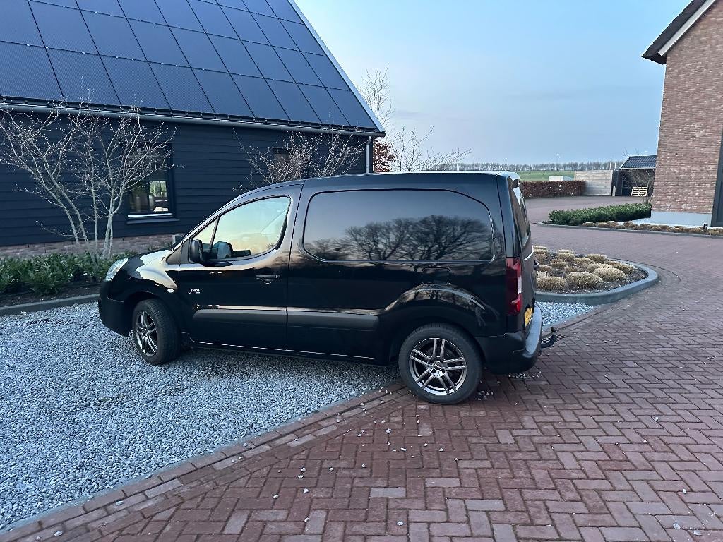 Peugeot Partner New GB 120 L1 1.6 Bluehdi 100pk S&S Etg6, Stof, 4 cilinders, Zwart, Origineel Nederlands