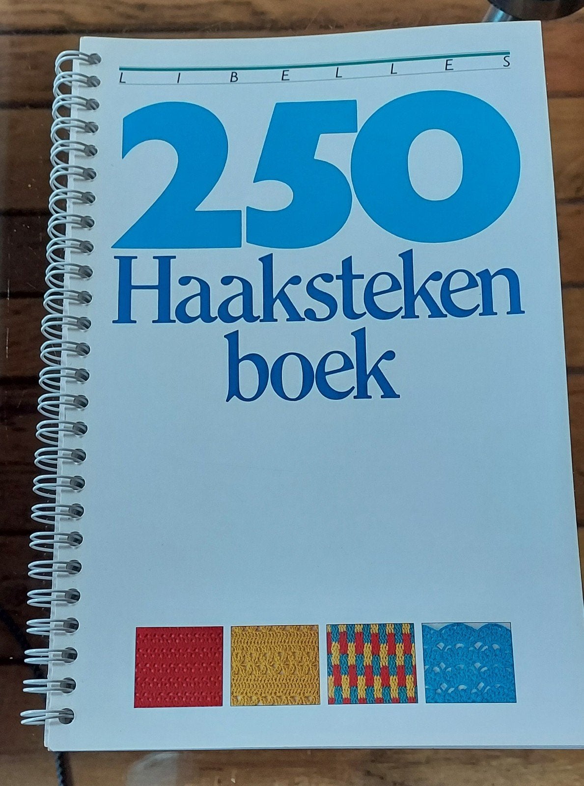 Uniek Vintage! Libelle 250 Haaksteken Boek (Inclusief 90 los, Ophalen of Verzenden, Haken, Patroon of Boek