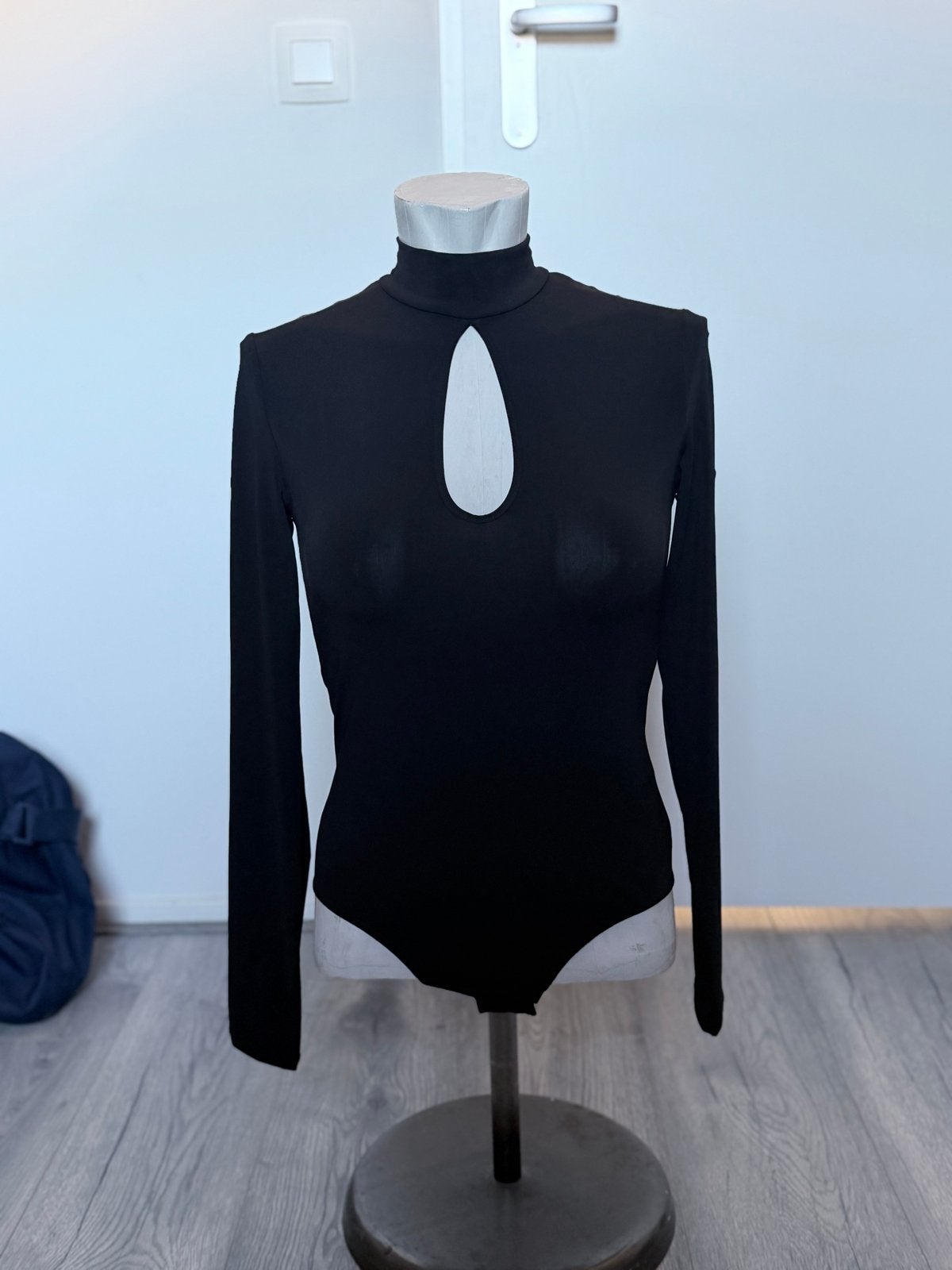 Zwarte H&M bodysuit met col en sleutelgatdetail, Ophalen of Verzenden, Zo goed als nieuw