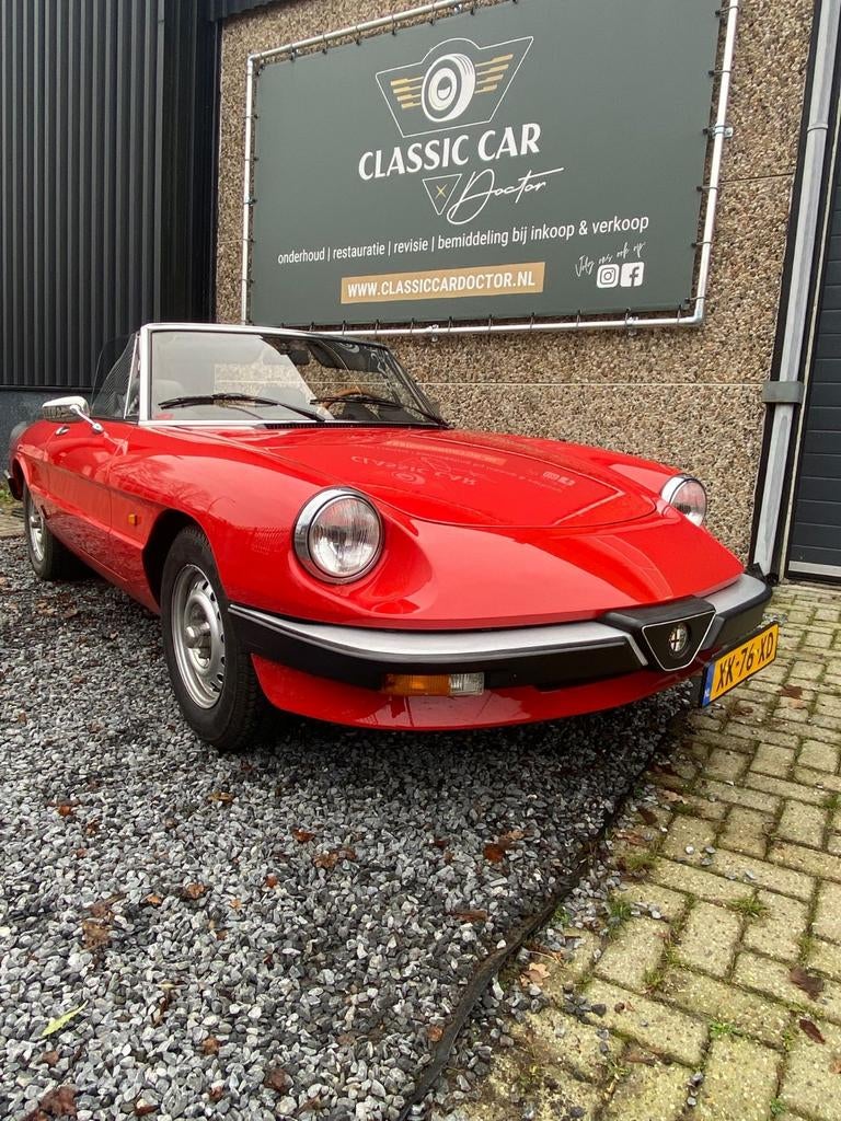 Alfa Romeo Spider 1985 Rood, Auto's, Alfa Romeo, Bedrijf, Spider, Benzine, Cabriolet, Geïmporteerd, Rood, Zwart, Leder, Achterwielaandrijving
