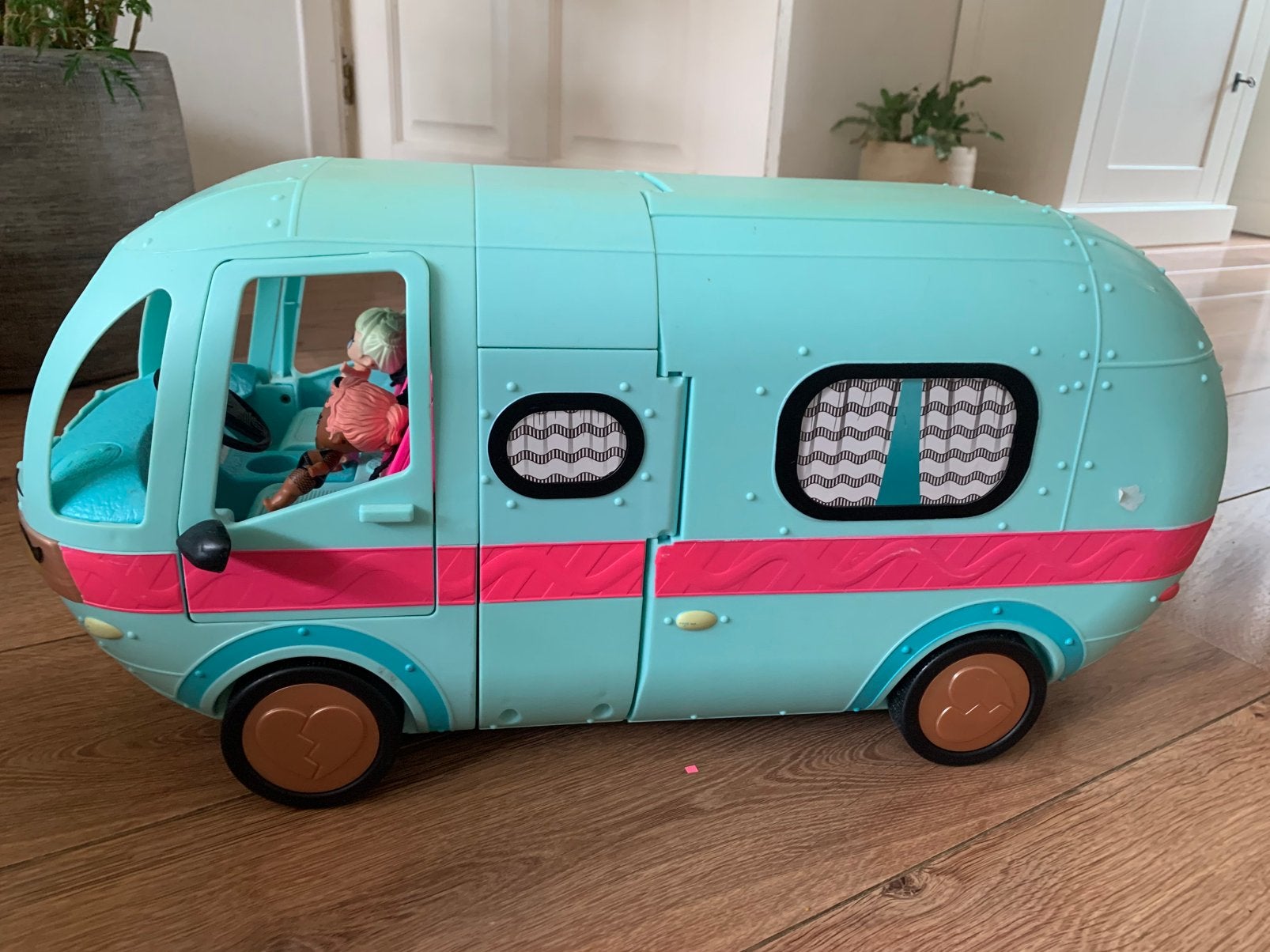 LOL camper met poppetjes en veel accessoires, Ophalen of Verzenden, Zo goed als nieuw