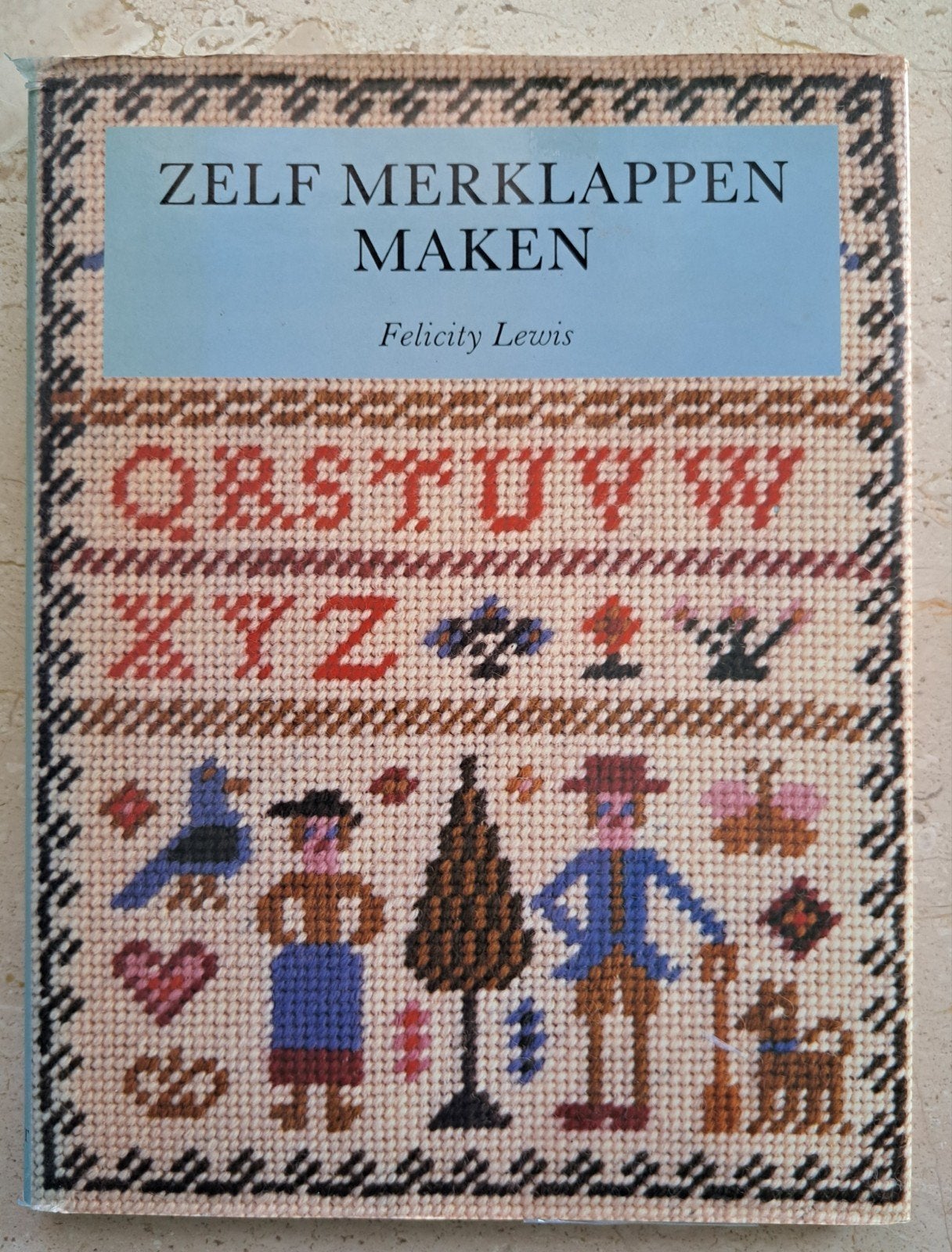 Boek 'Zelf merklappen maken', Felicity Lewis, gebonden, Ophalen, Zo goed als nieuw, Handborduren, Overige typen