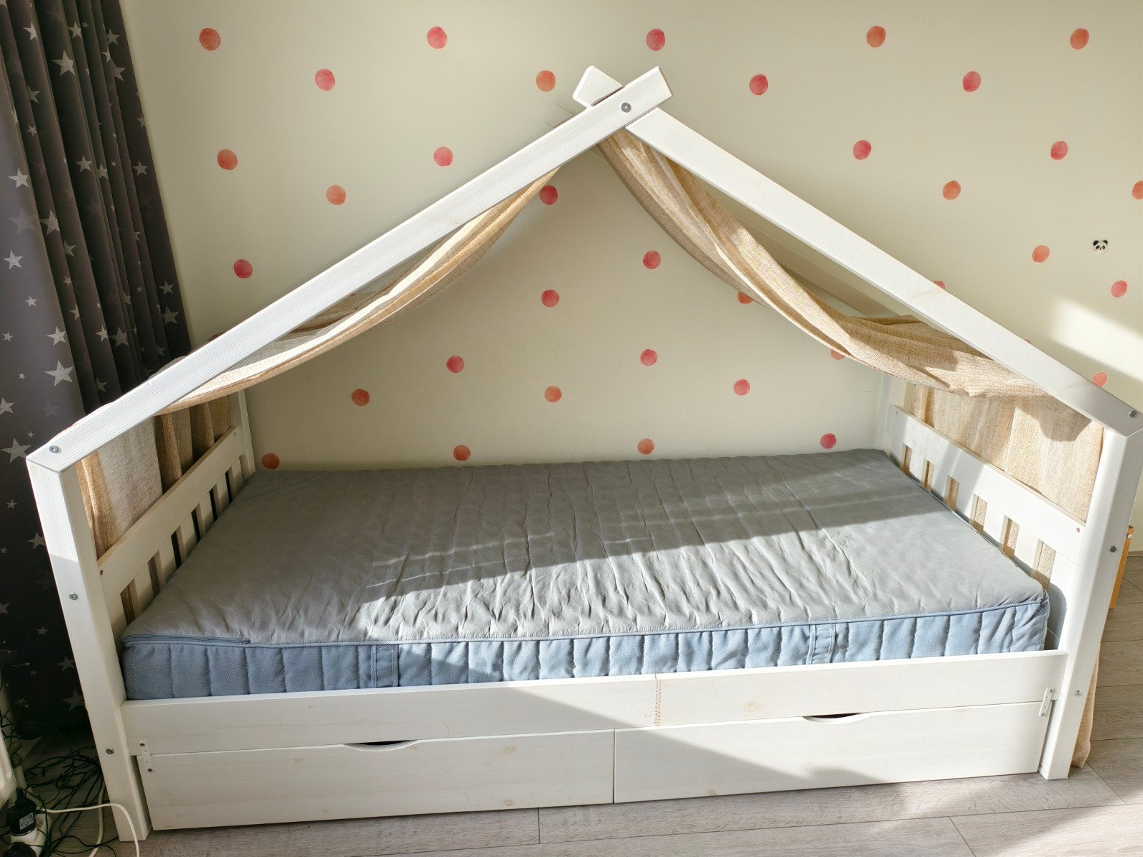 Kinderbed huisje met lattenbodem en matras (90x200), Kinderen en Baby's, 85 tot 100 cm, Gebruikt, 180 cm of meer, Ophalen