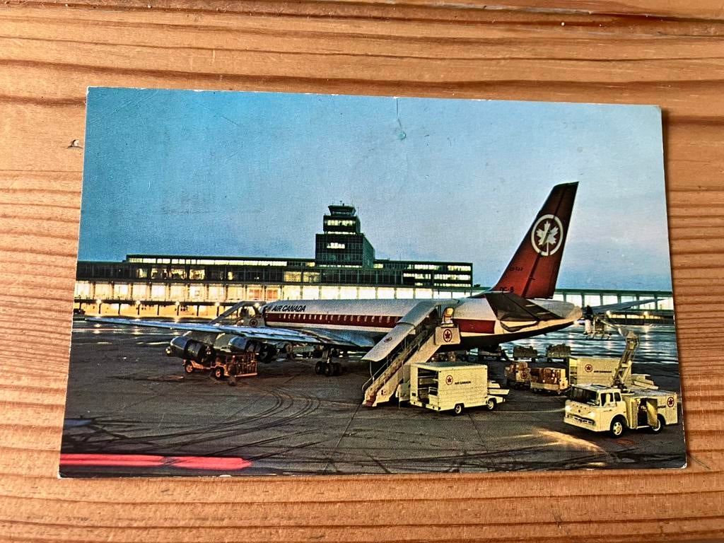 Ansichtkaart Air Canada, montreal international airport, Ophalen of Verzenden, Buiten Europa