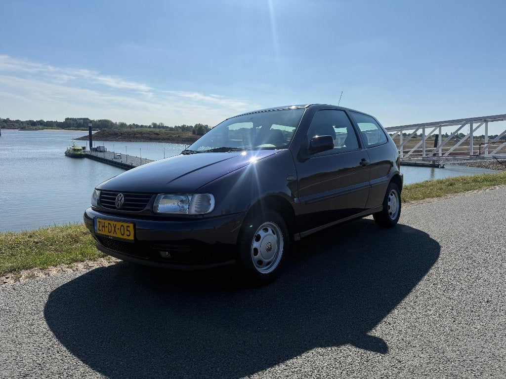 Volkswagen Polo 1.6 55KW 1 eig/Dealer onderhouden!, Voorwielaandrijving, 74 pk, 4 cilinders, Blauw