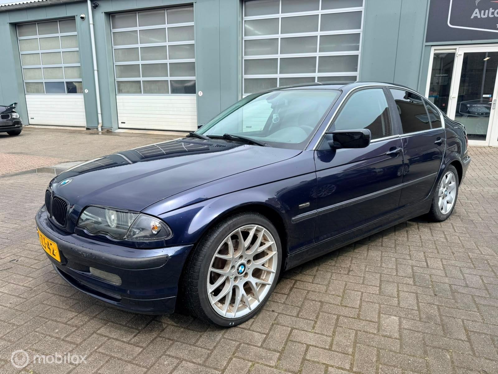 BMW 3-serie 323i Executive, Euro 2, 1345 kg, Achterwielaandrijving, Gebruikt