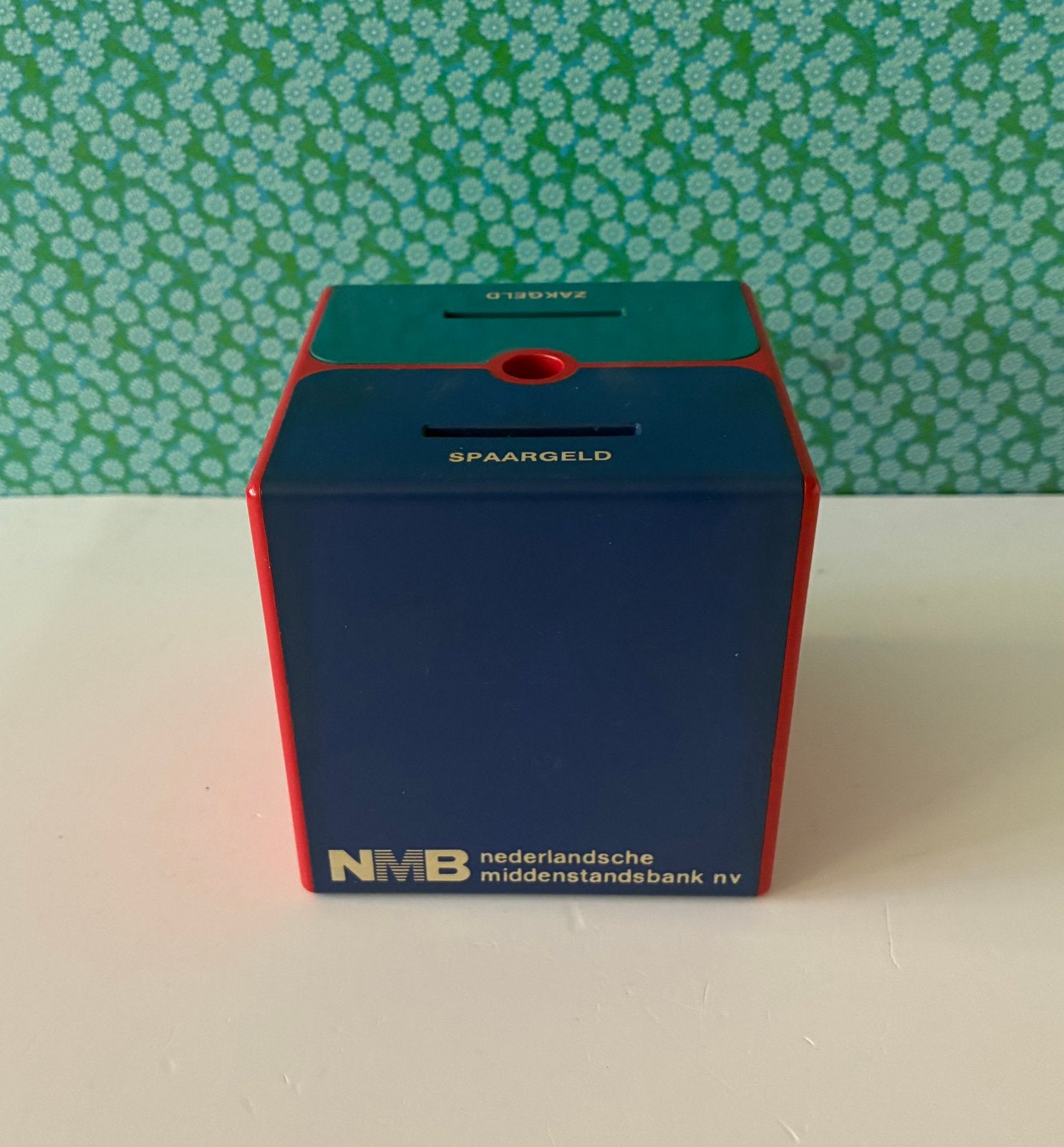 Uitvouwbare vintage spaarkubus NMB, Kunststof, Gebruikt, Ophalen of Verzenden, Overige thema's