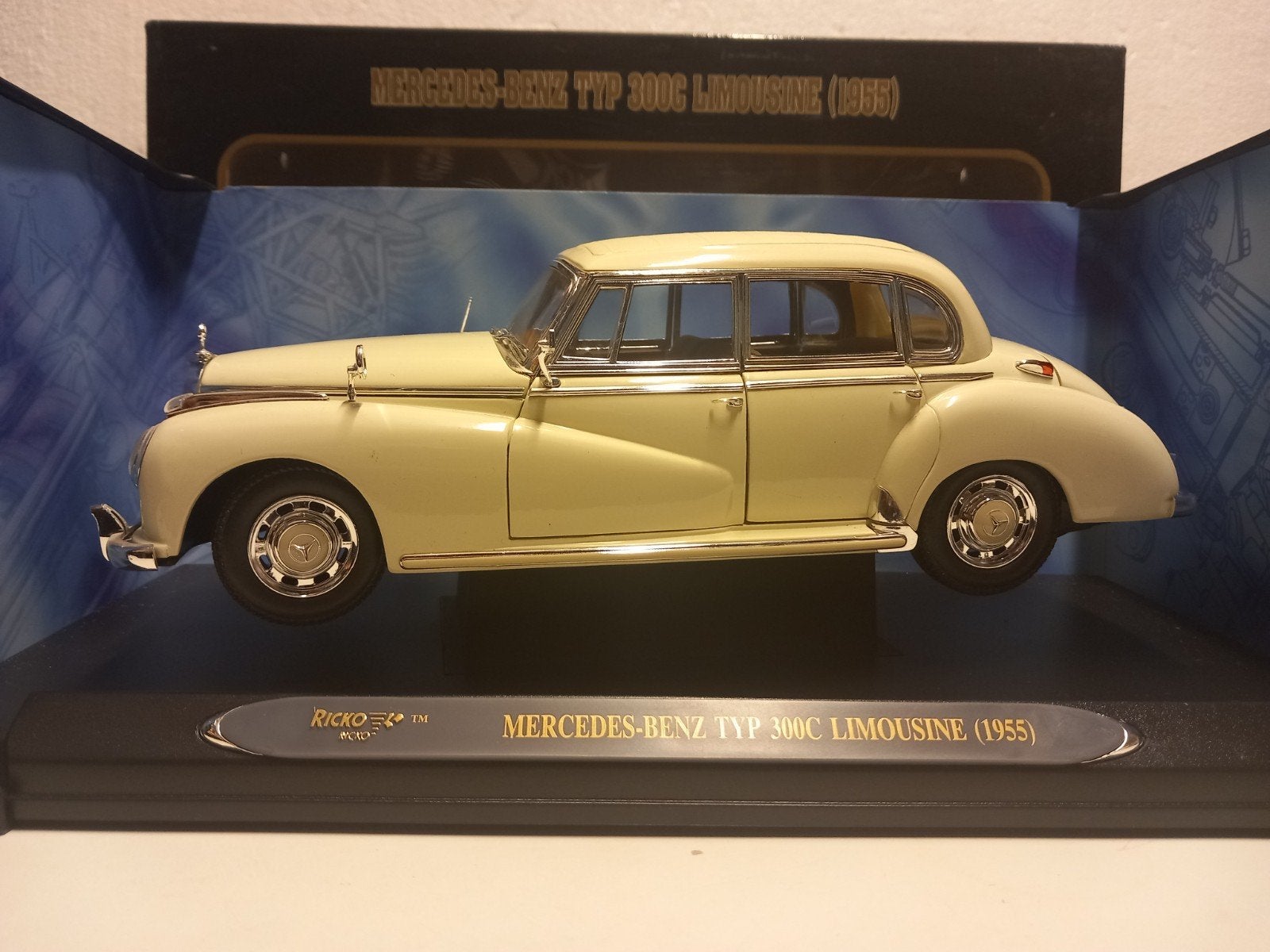Mercedes Benz 300 C type creme 1955 Ricko metal 1:18 KRD, Hobby en Vrije tijd, Modelauto's | 1:18, Ophalen of Verzenden, Zo goed als nieuw