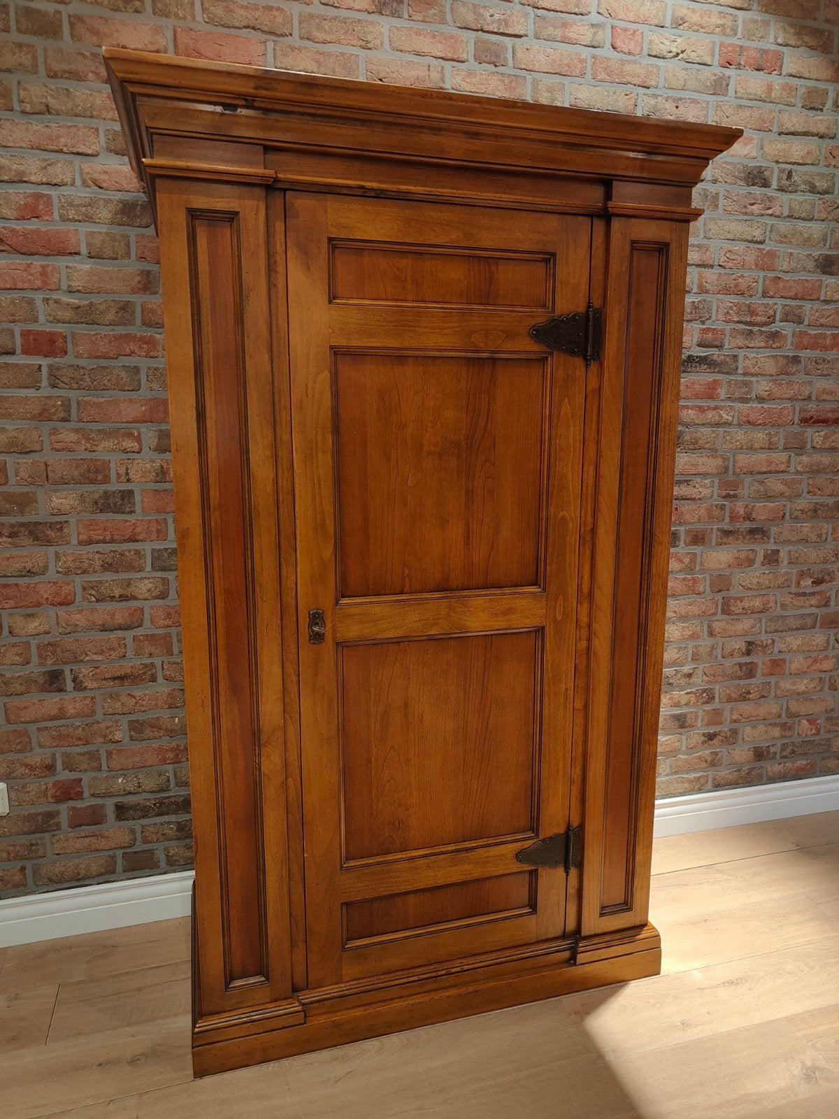 Kledingkast Leonardo, limited edition Nieuwstaat, Antiek en Kunst, Ophalen