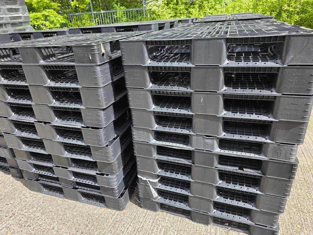 Stevige kunststof pallets - Ideaal voor transport en opslag, 100 liter of meer, Ophalen, Gebruikt, Overige typen