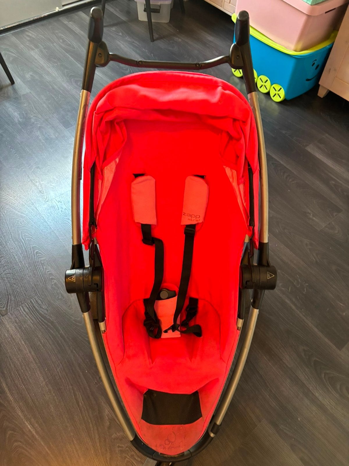 Quinny Zapp Xtra2 Buggy - Felroze en Opvouwbaar, Ophalen, Zo goed als nieuw, Quinny, Regenhoes