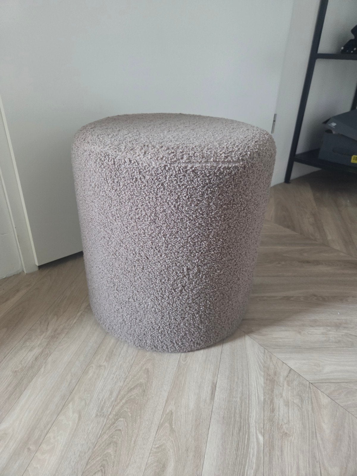 poef in teddy stof  hocker leenbakker, Bruin, Ophalen of Verzenden, Zo goed als nieuw, Modern, Teddy