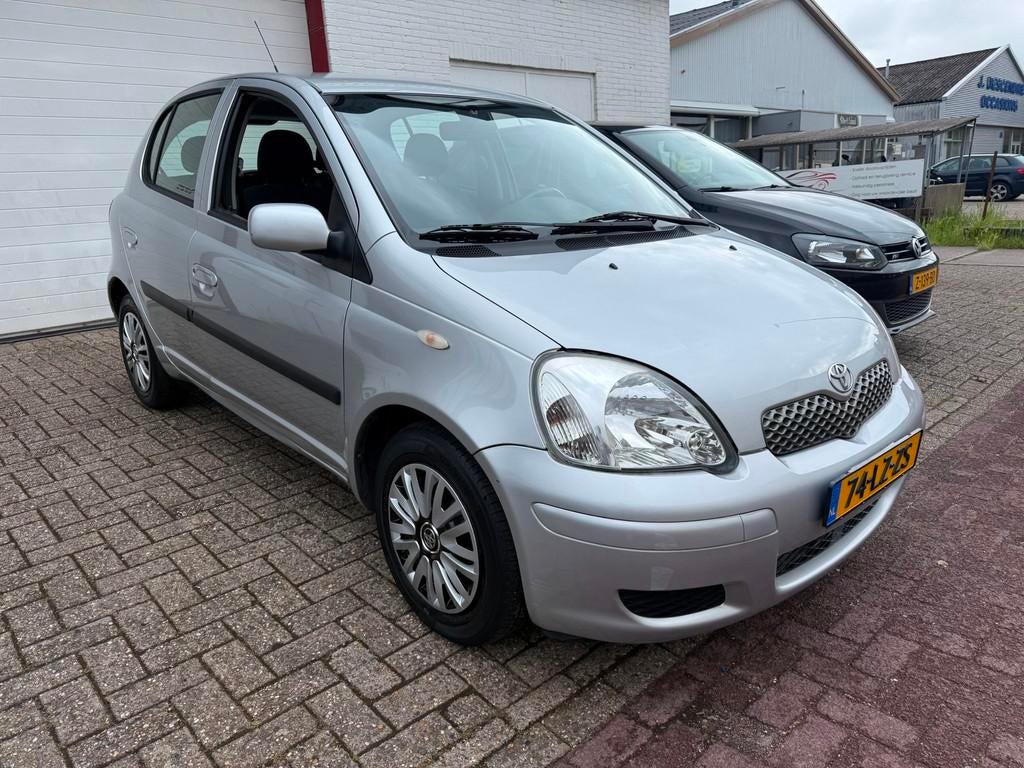 Toyota Yaris 1.3 VVT-i Sol |NIEUW APK| 1E EIG| AUTOMAAT|AIRC, Auto's, Stof, Gebruikt, 4 cilinders, 400 kg